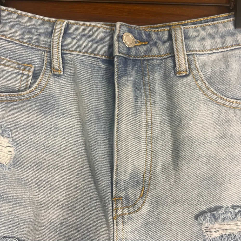 Distressed Light Blue Denim Shorts Size 6‎